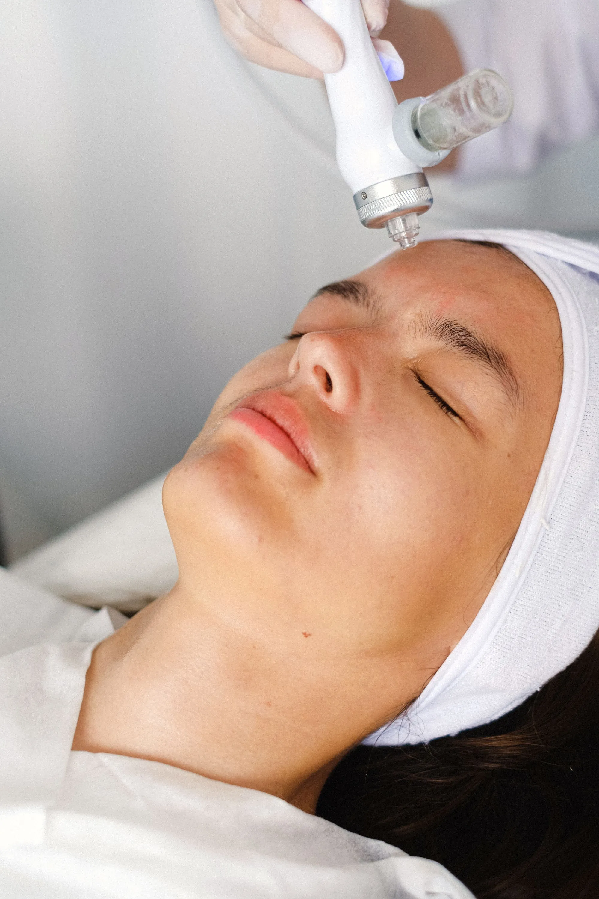 Skin treatment with a handheld device